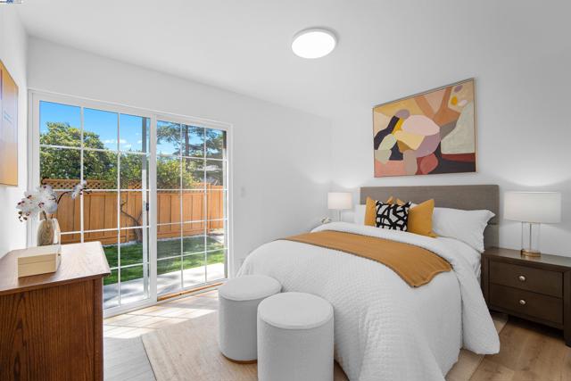 824 14th Ave, Menlo Park CA: https://media.crmls.org/mediaz/e1df4a30-d423-4fbd-a69f-72d9f44948ec.jpg