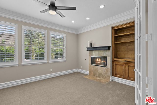 638 Oak Tree Court, Simi Valley CA: https://media.crmls.org/mediaz/e1e046af-196a-4a36-8b00-9a8bc43d5c0c.jpg