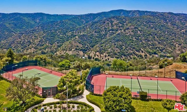 2286 Canyonback Road, Los Angeles CA: https://media.crmls.org/mediaz/e1e06f85-4864-4cdd-8689-8f514c83feb8.jpg