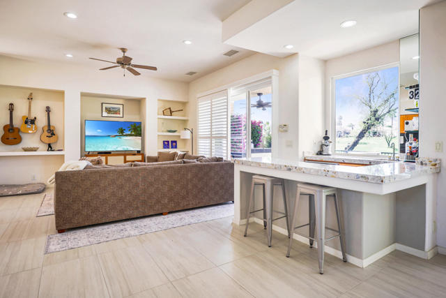 371 Tomahawk Drive, Palm Desert CA: https://media.crmls.org/mediaz/e1e09836-9854-48ad-94c6-d39e7bcdb1d2.jpg