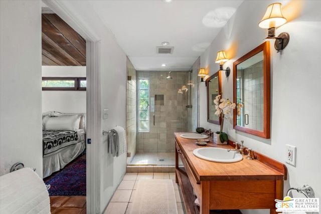 1011 E El Alameda, Palm Springs CA: https://media.crmls.org/mediaz/e1e09bf4-bd98-4a9c-b099-7395702ce8be.jpg