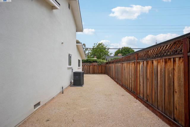 5169 Lillian Ct, Livermore CA: https://media.crmls.org/mediaz/e1e105db-384f-42ee-a0fa-1ef1c3739aef.jpg