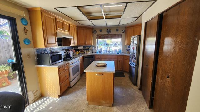 Detail Gallery Image 3 of 25 For 9050 Feather St, Ventura,  CA 93004 - 2 Beds | 2 Baths
