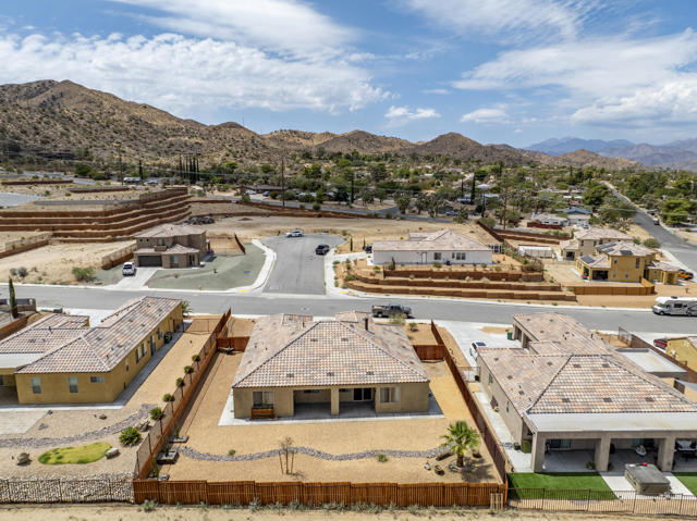 8680 Monument View Drive, Yucca Valley CA: https://media.crmls.org/mediaz/e1e19a9e-4786-4151-94a6-1334d0f3c4a4.jpg