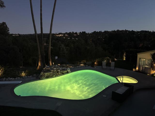 5324 Felice Place, Woodland Hills CA: https://media.crmls.org/mediaz/e1e1b1c1-19f7-43b3-846d-2a3f6cc3dda6.jpg