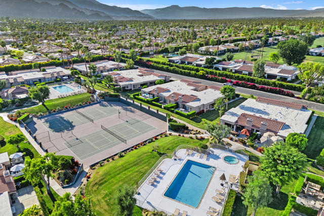 72806 Fleetwood Circle, Palm Desert CA: https://media.crmls.org/mediaz/e1e1e586-d251-4eef-9bdd-b87b9a6ca369.jpg