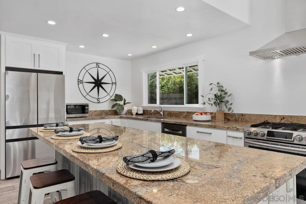 1570 Avenida De Los Lirios - photo 6