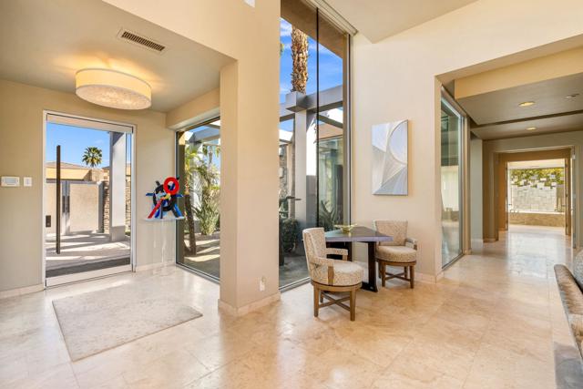 28 Sun Ridge Circle, Rancho Mirage CA: https://media.crmls.org/mediaz/e1e33bba-dd0e-4eb8-b4dd-370cb5b3459f.jpg