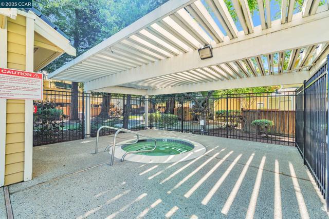 771 Center Ave, Martinez CA: https://media.crmls.org/mediaz/e1e352bc-e5be-4303-af57-7d1758ea0083.jpg