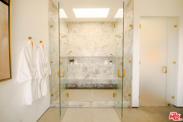 13331 Mulholland Drive, Beverly Hills CA: https://media.crmls.org/mediaz/e1e3a175-988f-4d25-93ca-8222cbcc6195.jpg