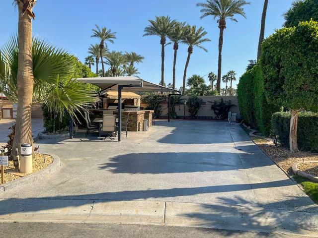 80394 Ave 48, Indio CA: https://media.crmls.org/mediaz/e1e3cae5-aaa3-4707-b0df-622a9852be1c.jpg