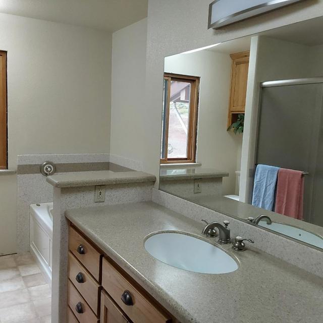 5051 Arctic Lane, Somerset CA: https://media.crmls.org/mediaz/e1e3db7d-5861-499b-8507-cc464232d221.jpg