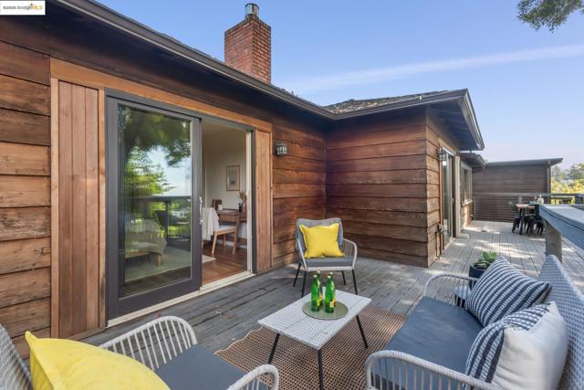 1270 Queens Rd, Berkeley CA: https://media.crmls.org/mediaz/e1e40dc3-124d-444f-be86-5f34556c72fb.jpg