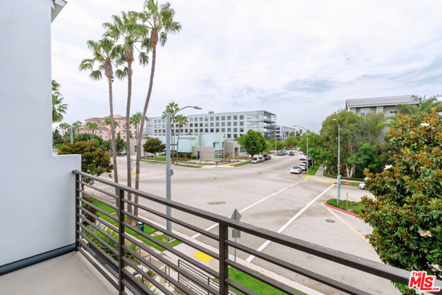 5350 Playa Vista Drive, 14 photo 12