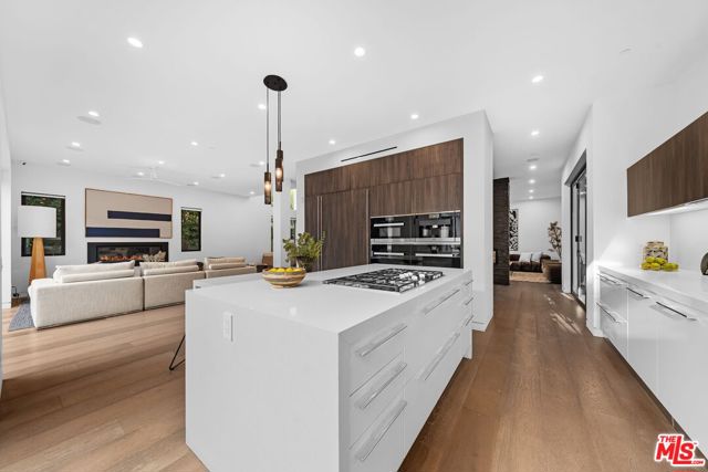 5 Bed Home for Sale in Los Angeles, California