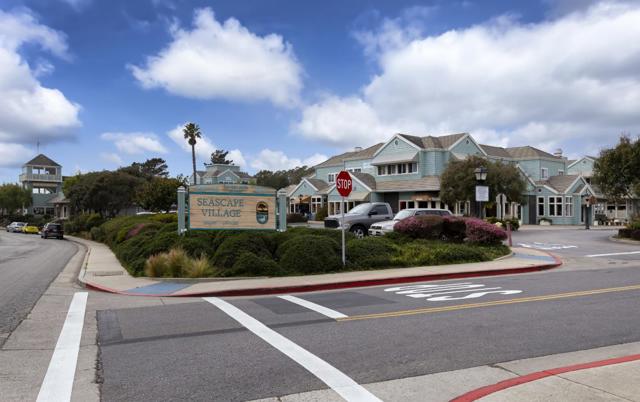 60 Seascape Resort Drive, Aptos CA: https://media.crmls.org/mediaz/e1e4d57a-416f-479d-840c-4775ae71746b.jpg