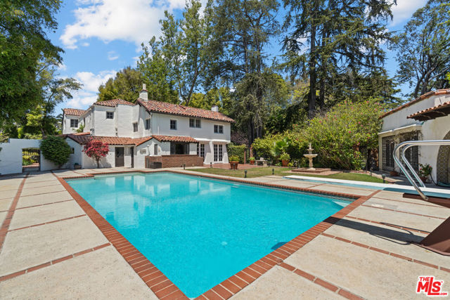 808 Woodacres Road, Santa Monica CA: https://media.crmls.org/mediaz/e1e4e12b-0b80-40ef-8bcd-d95ac96ae5c8.jpg