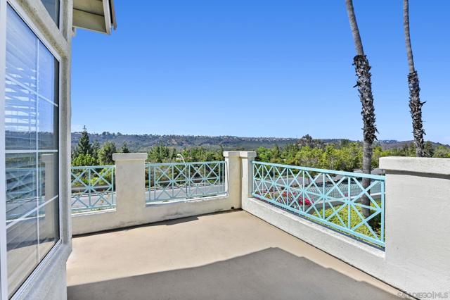 12662 Springbrook Dr, San Diego CA: https://media.crmls.org/mediaz/e1e4f831-e97b-45a2-994b-be35867a385b.jpg