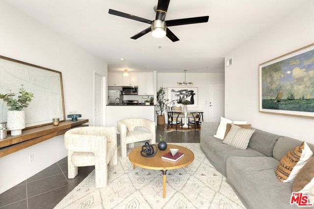 7320 Hawthorn Avenue, Los Angeles CA: https://media.crmls.org/mediaz/e1e52262-c2e7-4c39-9a48-b6f7f0b91ffe.jpg