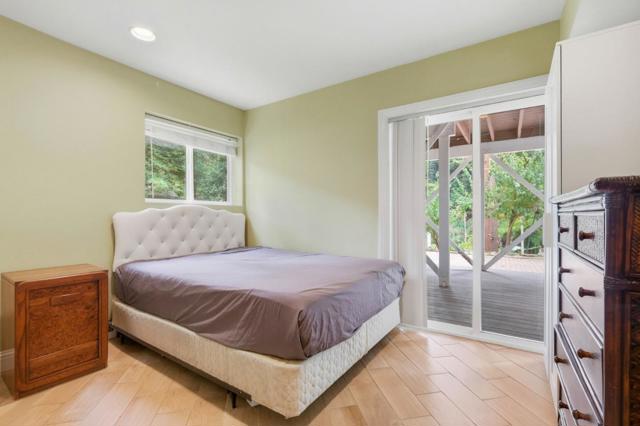 21564 Mary Alice Way, Los Gatos CA: https://media.crmls.org/mediaz/e1e6336a-4e3e-4125-bebe-e59b5fc52acd.jpg