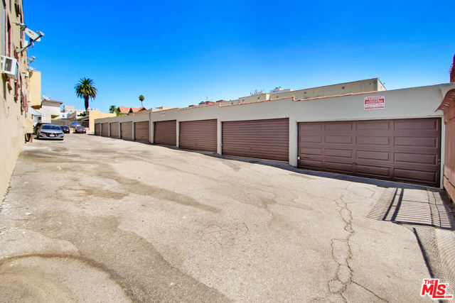 372 Columbia Avenue, Los Angeles CA: https://media.crmls.org/mediaz/e1e66fb7-afec-42dd-ad85-4c1923d645f4.jpg