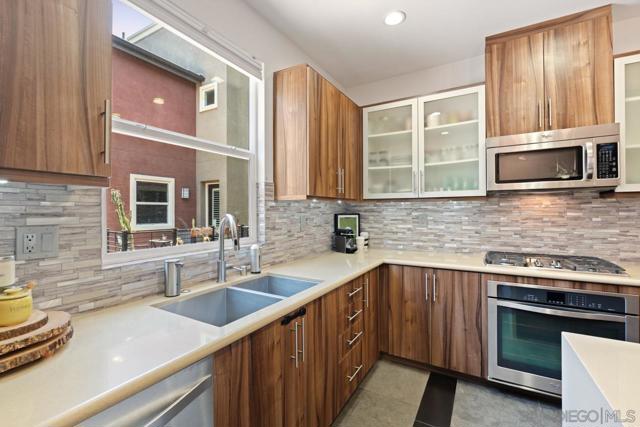 7839 Inception Way, San Diego CA: https://media.crmls.org/mediaz/e1e6811f-b321-40c4-93be-8db86d601a7b.jpg