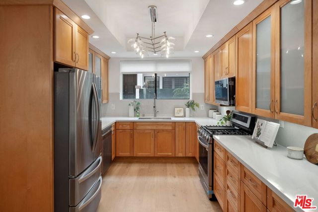 234 S Tower Drive, Beverly Hills CA: https://media.crmls.org/mediaz/e1e6bc47-b4b7-4e7e-a652-150e7bd2fef5.jpg