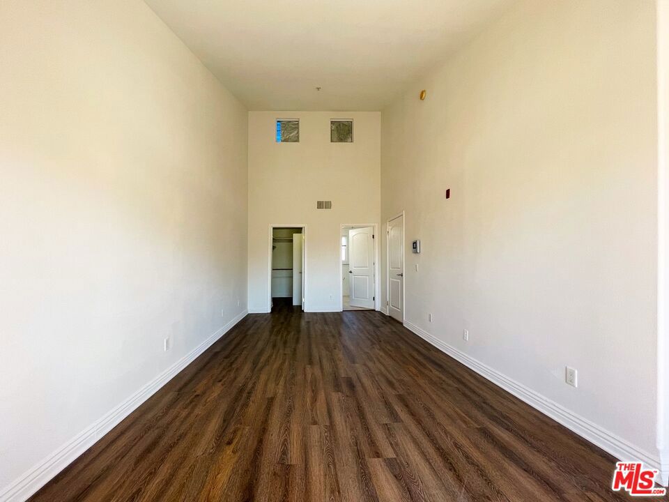 https://media.crmls.org/mediaz/e1e6ec67-f9f2-491a-8d18-8921ec148247.jpg?preset=X-Large