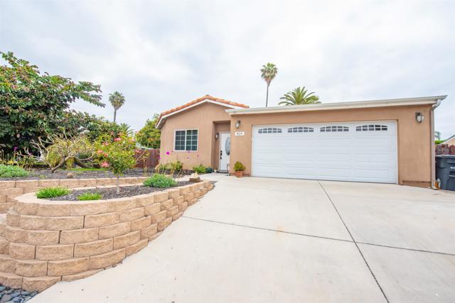 829 Warmlands Avenue, Vista CA: https://media.crmls.org/mediaz/e1e6f2bc-7869-4834-b834-0c4291328bb6.jpg