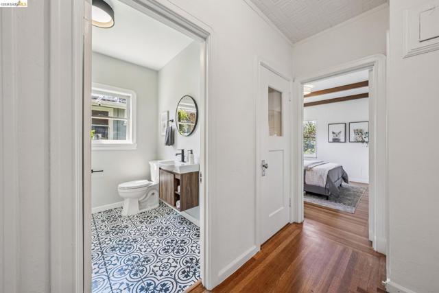 21 Portsmouth Road, Piedmont CA: https://media.crmls.org/mediaz/e1e7200d-ed96-4fc2-b4c9-b119e30f4e8b.jpg