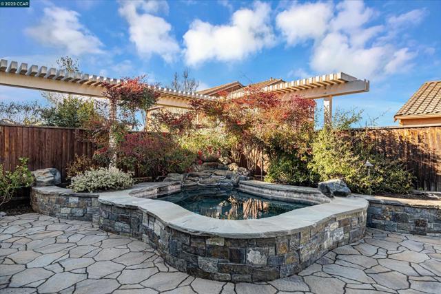 6432 Laurel Creek Pl, Livermore CA: https://media.crmls.org/mediaz/e1e7418e-b946-41a7-bbbd-dc09f7bfeee5.jpg