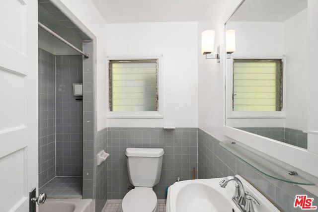 934 N La Jolla Avenue, West Hollywood CA: https://media.crmls.org/mediaz/e1e765ed-c136-415c-b490-dcf6eb2951a3.jpg
