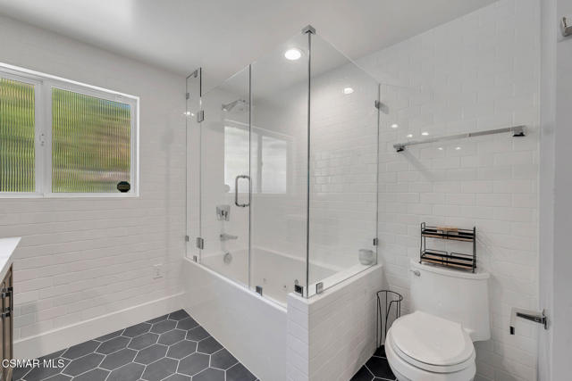 17032 Cotter Place, Encino CA: https://media.crmls.org/mediaz/e1e7b0b5-8a45-449e-af10-3306ae37bbe1.jpg