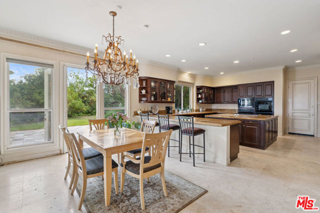 19016 Devonport Lane, Tarzana CA: https://media.crmls.org/mediaz/e1e7b908-b4bb-4ebb-8781-0357698d93c5.jpg