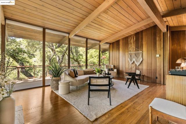 1 Kittiwake Rd, Orinda CA: https://media.crmls.org/mediaz/e1e7f47e-5476-44e1-808b-2f1ee09be4d5.jpg