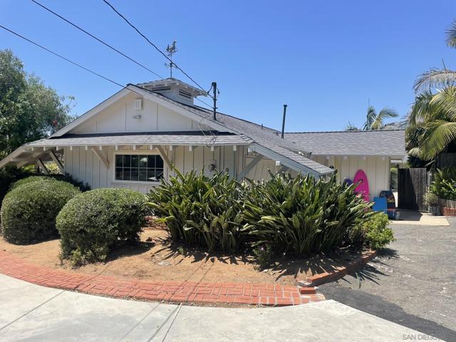 1706 Grandview St., Oceanside CA: https://media.crmls.org/mediaz/e1e86c9e-22ab-4f40-972b-ce069dbce925.jpg