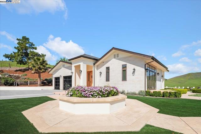 5388 Doolan Rd, Livermore CA: https://media.crmls.org/mediaz/e1e8aa11-c802-40f3-aae9-68d9da0f6fe7.jpg