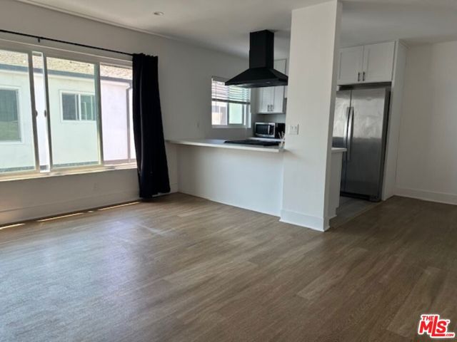465 S Le Doux Road, Los Angeles CA: https://media.crmls.org/mediaz/e1e8c9dd-8332-451d-953a-e2653fe6d7ec.jpg