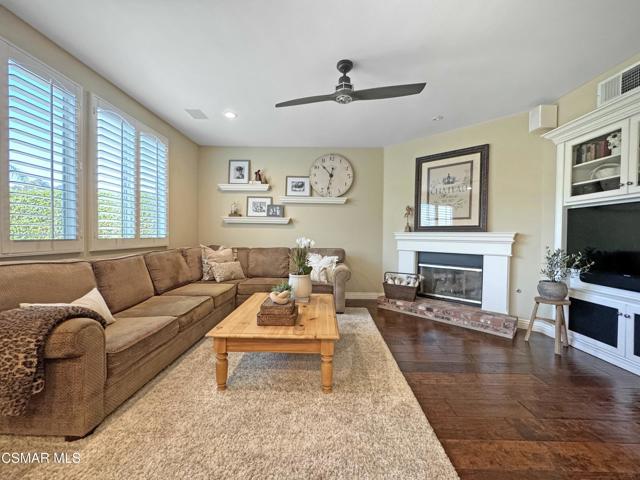 4950 Via Aurora, Newbury Park CA: https://media.crmls.org/mediaz/e1e8f977-48e5-40f8-8085-2630200e70f3.jpg