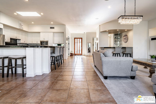 55586 Southern, La Quinta CA: https://media.crmls.org/mediaz/e1ea15d2-0031-4b15-b8af-5f732acdfb1f.jpg