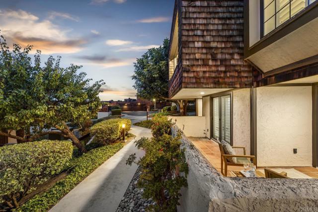 12859 Caminito del Canto, Del Mar CA: https://media.crmls.org/mediaz/e1ea3163-01b2-435f-a081-c6c98b294f81.jpg
