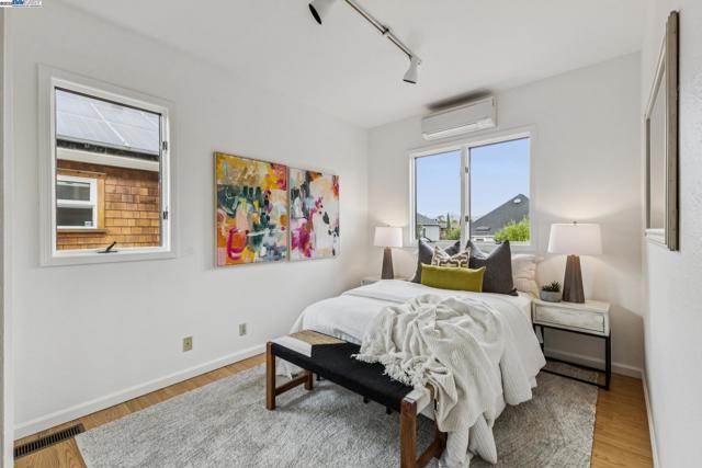 3215 Liberty Ave, Alameda CA: https://media.crmls.org/mediaz/e1ea3daf-93a3-4ea1-8973-885a6333acda.jpg