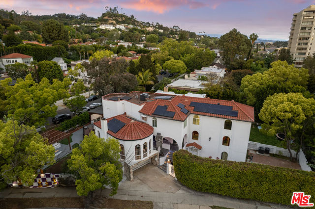 2240 Hillhurst Avenue, Los Angeles CA: https://media.crmls.org/mediaz/e1ea410d-1efe-427a-987b-516ea66b8e94.jpg