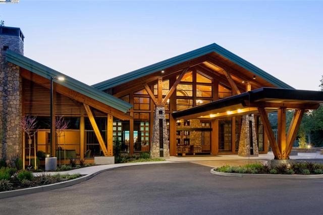 880 Terra California Dr, Walnut Creek CA: https://media.crmls.org/mediaz/e1eb7d32-991b-41f6-976a-d90e3cb658ee.jpg