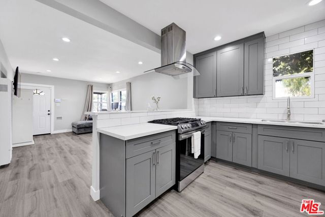 201 E 91st Street, Los Angeles CA: https://media.crmls.org/mediaz/e1ebbf10-7f04-4c2d-810c-757025c70055.jpg