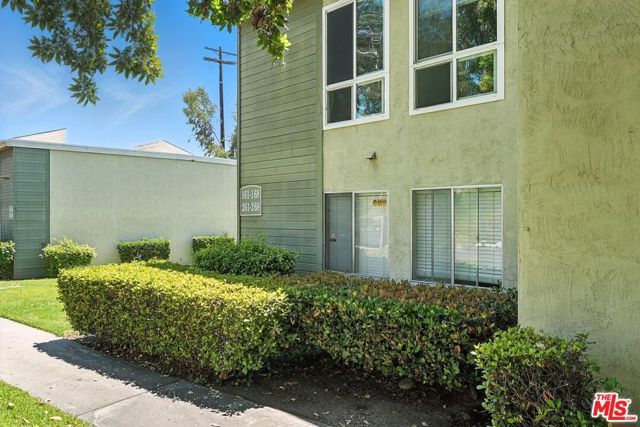 830 W Lincoln Avenue, Escondido CA: https://media.crmls.org/mediaz/e1ebf27b-2c2b-4d2f-ab0d-a9783659d8d4.jpg