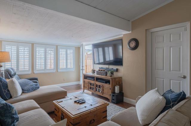 3093 Salinas Avenue, Marina CA: https://media.crmls.org/mediaz/e1ec3018-0e53-4832-be39-977b65213d3a.jpg