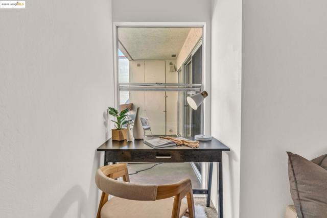 288 Whitmore St, Oakland CA: https://media.crmls.org/mediaz/e1ec482f-bb0b-4ac9-a287-55dc73bc3014.jpg