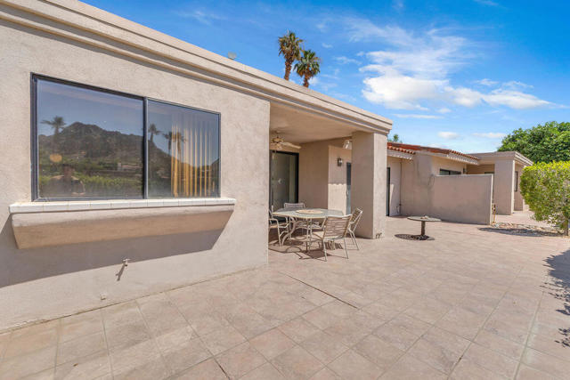 78565 Vista Del Fuente, Indian Wells CA: https://media.crmls.org/mediaz/e1ec4ec4-946c-46bc-bde5-39831e0ccfb9.jpg
