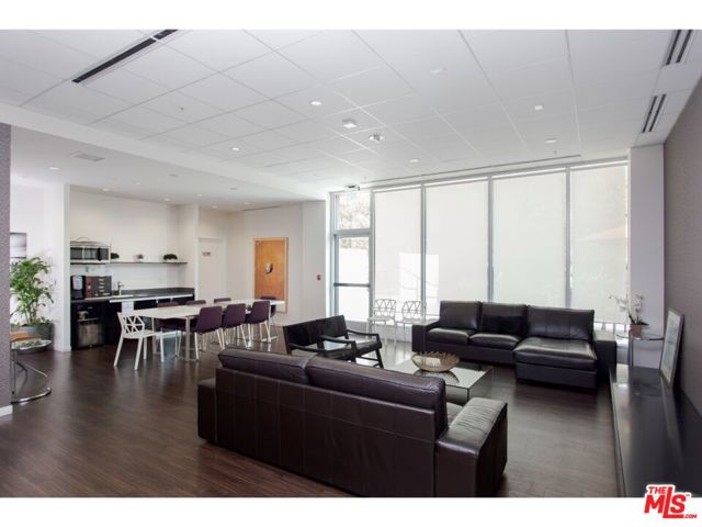 3460 W 7th Street, Los Angeles CA: https://media.crmls.org/mediaz/e1ed1399-90bc-48b2-9ca2-42cd32ad59f8.jpg